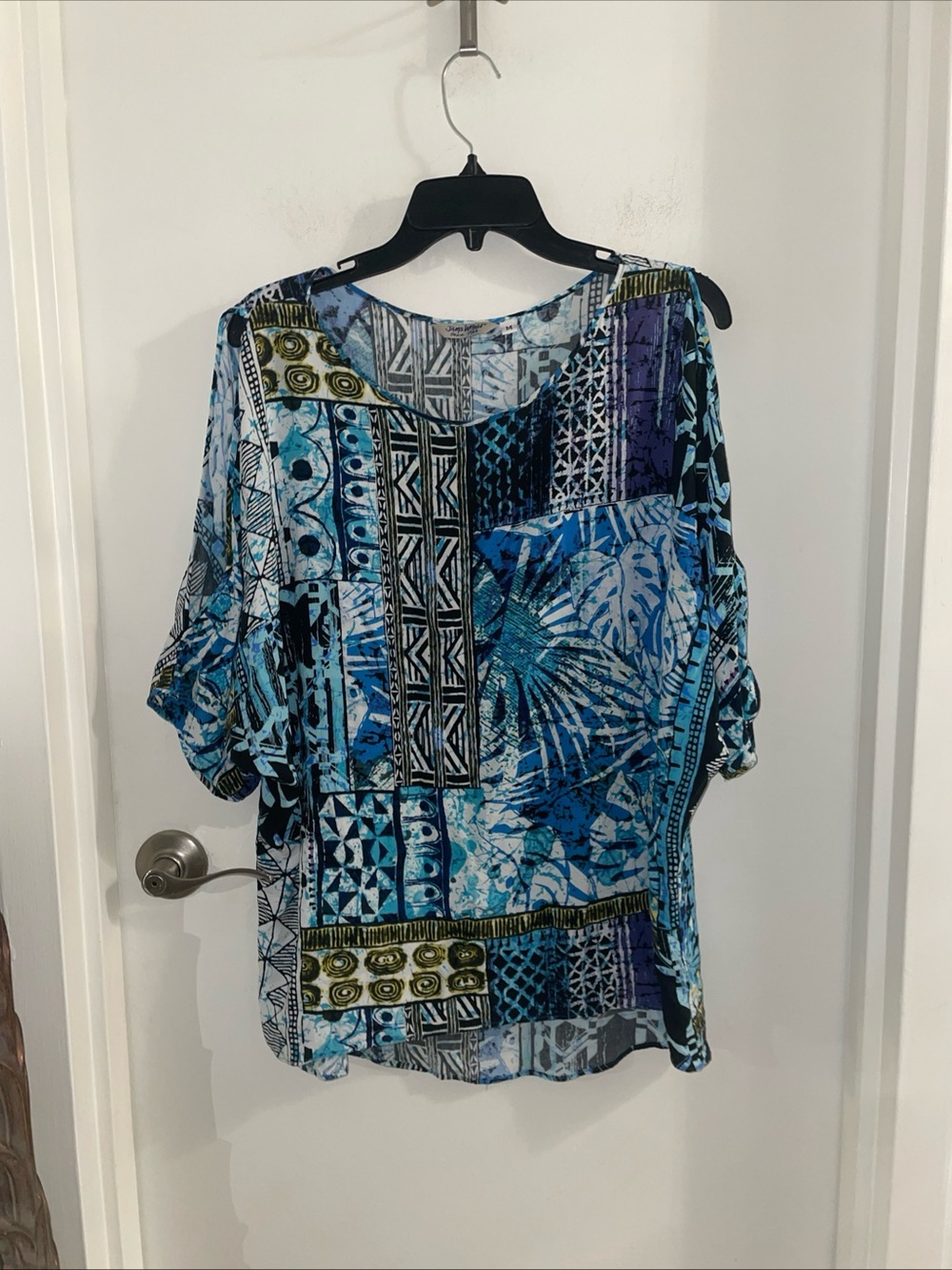 Jams world medium tabe  tahitea blue cold shoulder hi-lo 100% rayon floral top